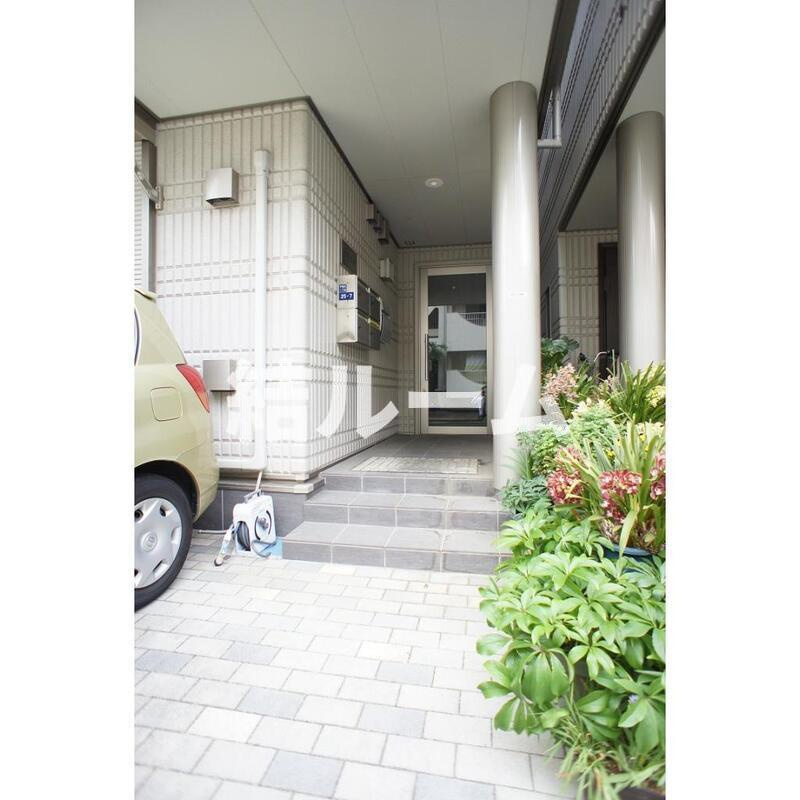 新宿区中落合２丁目の賃貸マンションのエントランス