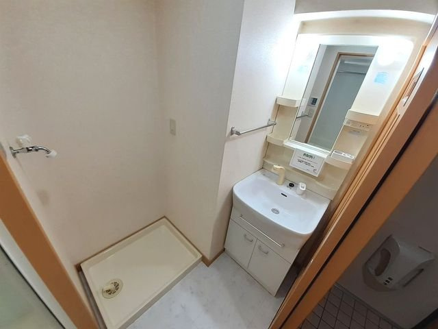 ハミングバード上吉田の洗面所|明るい洗面所です