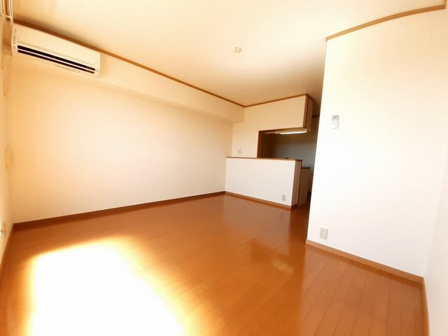 パインヒルズの寝室|ゆったりとした居間です