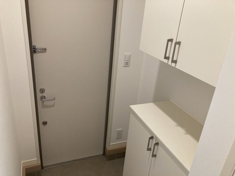 ヴェルブルー東中山　Ｄ棟の玄関