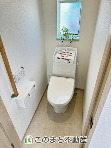 ハートフルタウン宇都宮市若草4丁目2665番のトイレ|同社施工物件の写真です。※建具やフローリング、その他仕様が違う場合がございます。