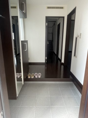 【玄関】 | 真壁桜井住宅 | 収納もある玄関です