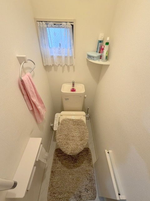 三郷市上口1丁目　中古戸建のトイレ|2Fトイレの写真になります。
