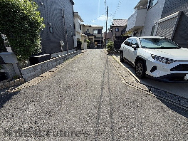 三郷市上口1丁目　中古戸建の前面道路含む現地写真|南側前面道路