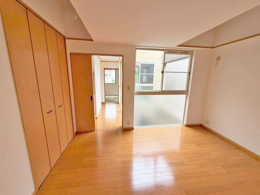 大阪市淀川区加島3丁目中古一戸建て｜4LDK＋駐車1台可の洋室|ライフスタイルに合わせて家具をレイアウトしやすい、使い勝手の良い居室です。