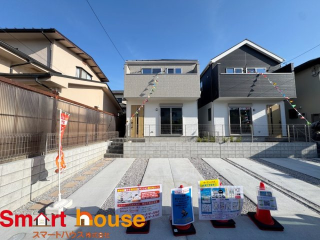 八王子市鹿島2期　新築2棟の外観|閑静な住宅街に堂々登場！ナチュラルで温かみのある木目調の内装も魅力です。土日祝日即日ご案内可能です♪