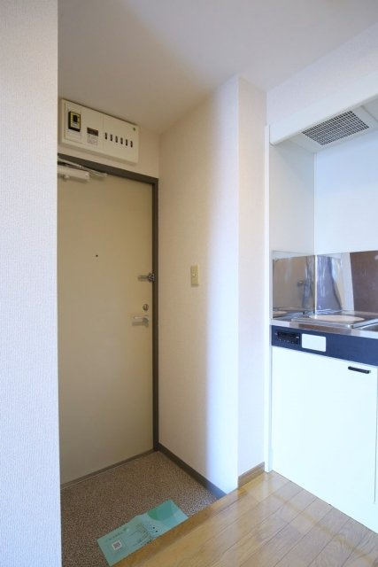 プレール新宿余丁町の玄関