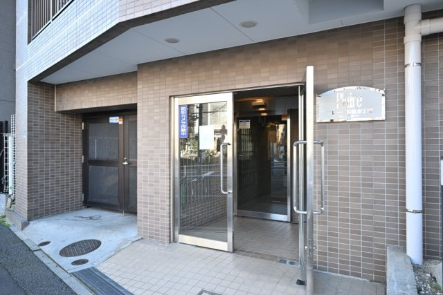 プレール新宿余丁町のエントランス
