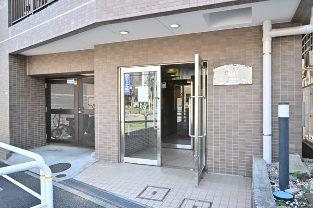 プレール新宿余丁町のエントランス