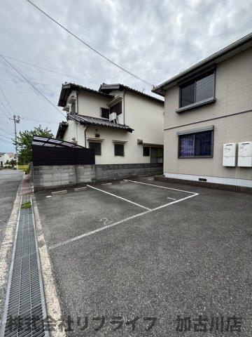 シャーメゾン魚住Ⅱの駐車場