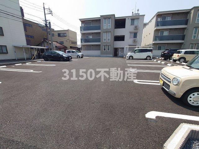 Grand(グラン)の駐車場