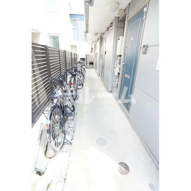 北区栄町のアパートのエントランス