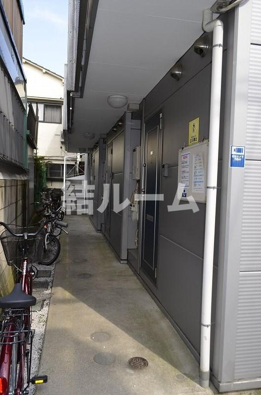 北区栄町のアパートのロビー