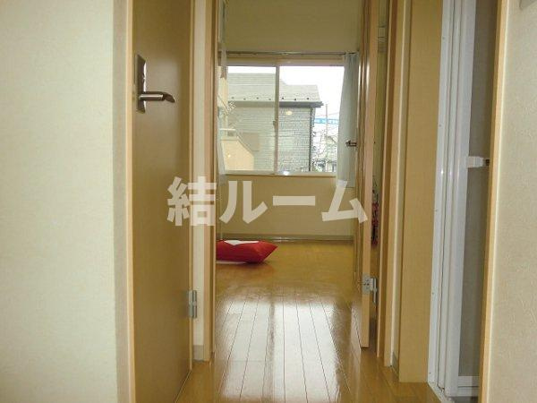 北区栄町のアパートの玄関