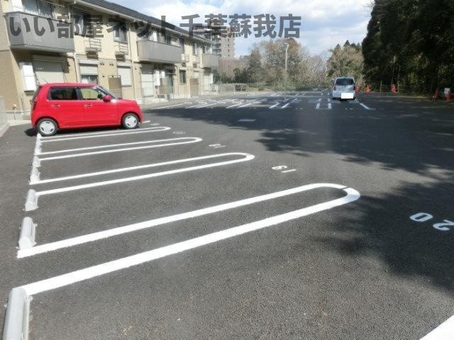 サウスヒルズ　Ⅱの駐車場|駐車場があるので、車を買う予定の方も安心です