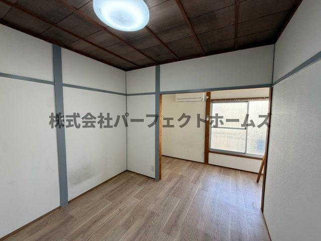 点野5丁目戸建　賃貸の洋室|落ち着いた色調の洋室です