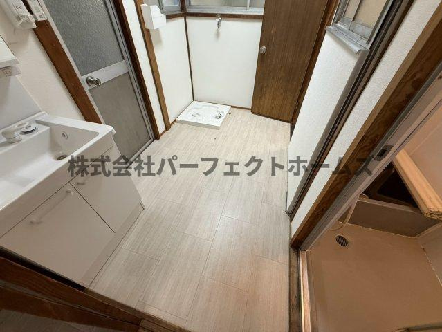 点野5丁目戸建　賃貸の洗面所|広い洗面スペース
