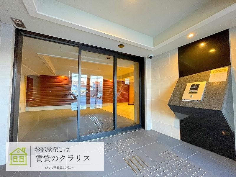 プレデコート西京極のエントランス