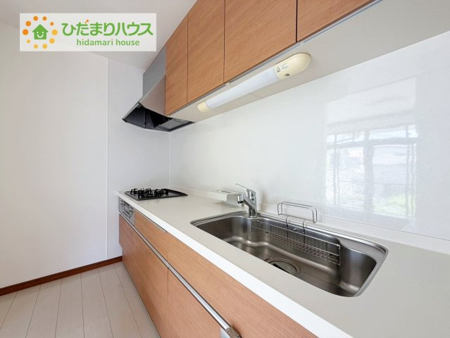 日立市東大沼町2丁目　中古戸建のキッチン|3口コンロでお料理する時間も短くなりそうですね(*‘∀‘)