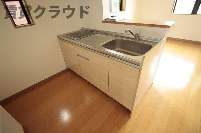 Orange　Sunsetのキッチン|コンパクトなキッチンで掃除もラクラク