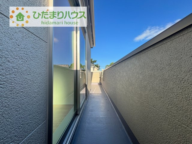 【バルコニー】 | 土浦市真鍋5丁目2086番　新築戸建　B号棟 | ワイドなバルコニーで、ご家族全員のお洋服もらくらく干せちゃいます( *´艸｀)