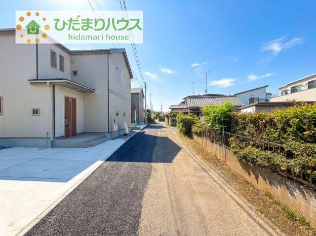 【前面道路含む現地写真】 | 土浦市真鍋5丁目2086番　新築戸建　B号棟 | 是非一度、ご家族そろってご内覧ください♪