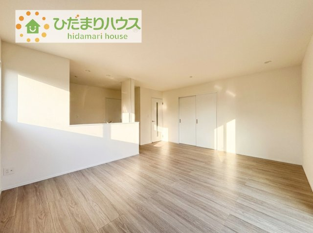 【居間・リビング】 | 土浦市真鍋5丁目2086番　新築戸建　B号棟 | リビングと洋室が続き間設計ですので、大空間を演出できます(^O^)