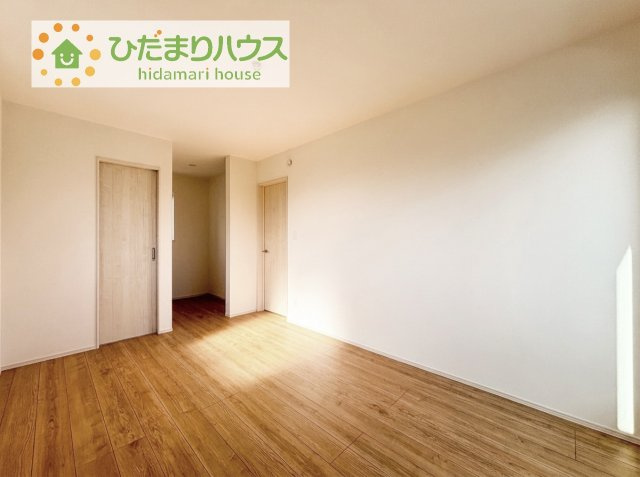 【寝室】 | 土浦市真鍋5丁目2086番　新築戸建　A号棟 | 大きなベッドを置いても余裕の広さの主寝室♪