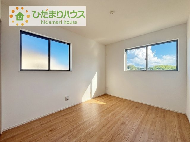 【洋室】 | 土浦市真鍋5丁目2086番　新築戸建　A号棟 | 夏場に心地良いひんやり感はフローリングならでは☆彡