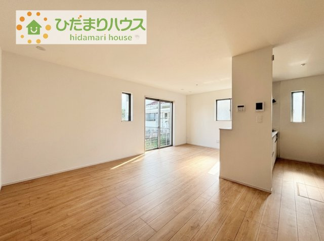【居間・リビング】 | 土浦市真鍋5丁目2086番　新築戸建　A号棟 | お子様が元気に遊べる広々としたリビングです！