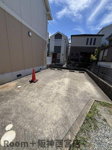 セジュール西宮今津の駐車場