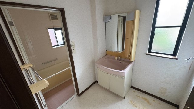 中古一戸建て　川越市石田の独立洗面台|洗面所