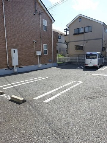 ヴィラ・シャルマンの駐車場