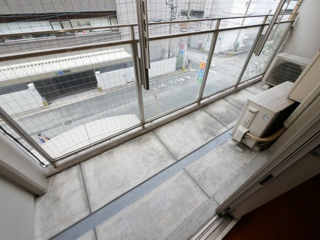 サヴォイマキシマイズ博多ステーション　2階のバルコニー|現状優先になります。
