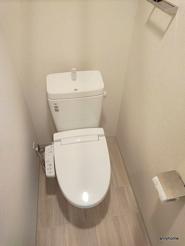 プレサンスOSAKA三国ネオス　仲介手数料無料のトイレ