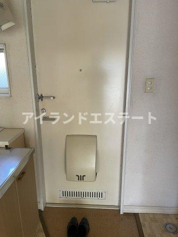 パークサイド駒沢B棟　浴室に窓　陽当たり良好　バストイレ別の玄関