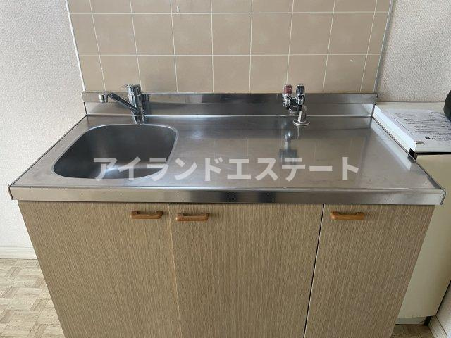 パークサイド駒沢B棟　浴室に窓　陽当たり良好　バストイレ別のキッチン
