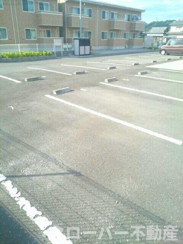 ブライトパークⅡの駐車場