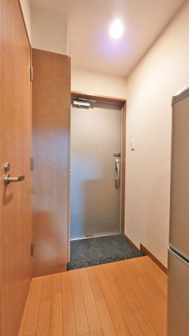スカイコート駒沢大学の玄関
