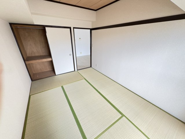 アフィニス原木の寝室
