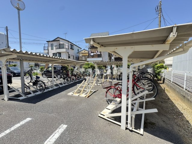 アフィニス原木の駐車場