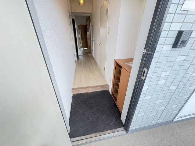 アフィニス原木の玄関