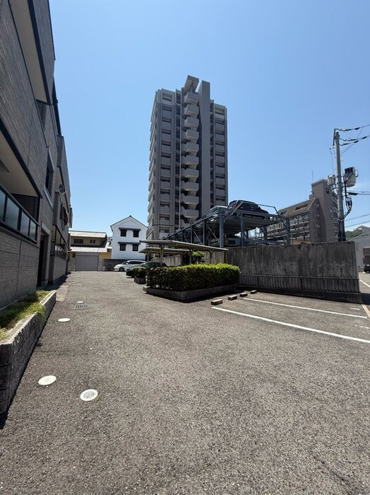ハイム城山の駐車場