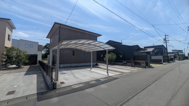 中古住宅　本田の駐車場