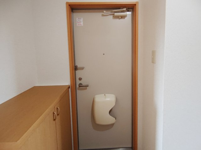ドミール旭Bの玄関