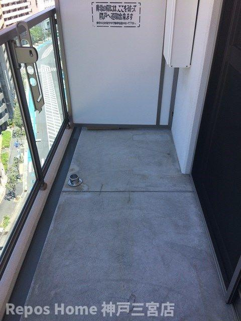 エル・イソベ三宮のバルコニー