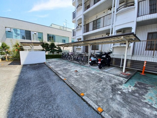 パラシオン糀屋の駐車場