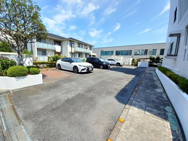 パラシオン糀屋の駐車場
