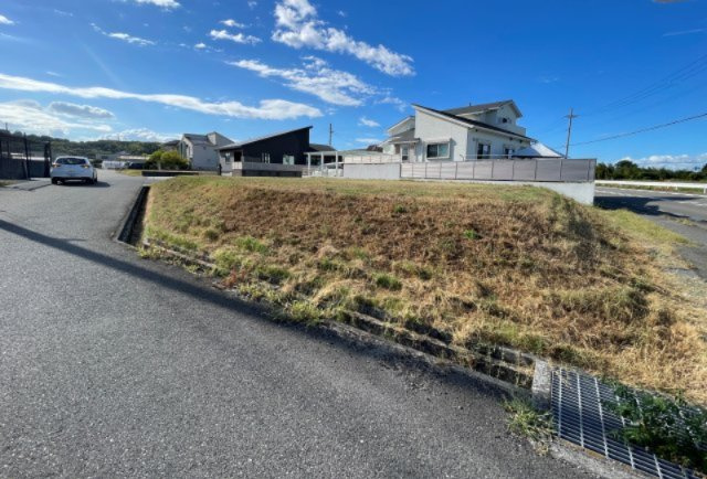 神戸市西区平野町中津の外観|【現地土地写真】
現状更地です。解体費用がかからず、設計から建築までスムーズに進めることができます。建築可能な建物の詳細につきましては、お問い合わせください。