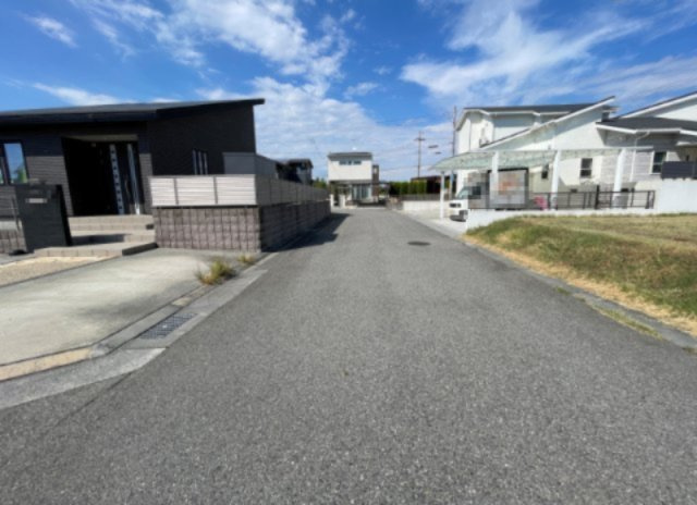 神戸市西区平野町中津の前面道路含む現地写真|【前面道路を含む現地写真】
上下水に対応しており、住まいづくりを進めやすい土地です。個別LPGガスにも対応しているため、生活基盤を整えやすい点が魅力です。